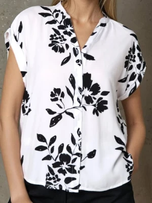 Sinsay - Wiskozowa koszula z krótkim rękawem w kwiaty - wielobarwny