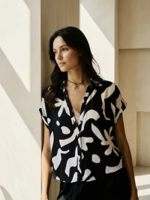 Sinsay - Wiskozowa koszula z krótkim rękawem w monochromatyczny wzór - wielobarwny