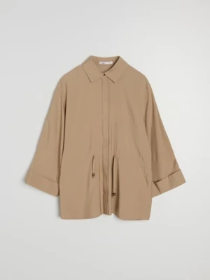 Sinsay - Wiskozowa koszula ze ściągaczem w talii - beżowy