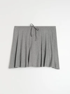 Sinsay - Wiskozowa spódnica mini z dekoracyjną kokardką - szary