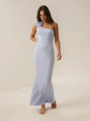 Sinsay - Wiskozowa sukienka maxi na jedno ramię z kwiatem 3D - błękitny