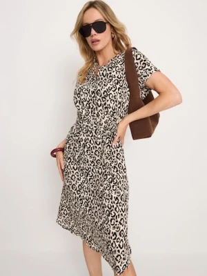 Sinsay - Wiskozowa sukienka midi z rękawem kimono w panterkę - kremowy