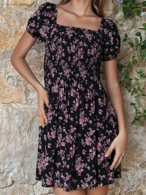 Sinsay - Wiskozowa sukienka mini w kwiatowy wzór - wielobarwny