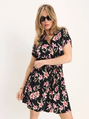 Sinsay - Wiskozowa sukienka mini z materiałowym paskiem w kwiaty - różowy