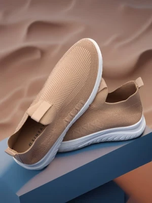 Sinsay - Wsuwane sneakersy - beżowy