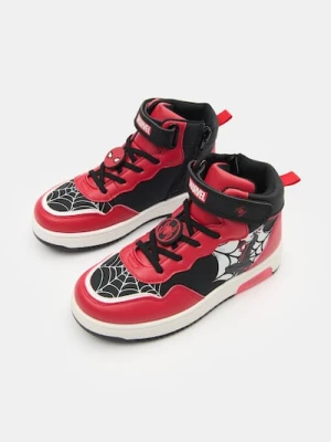 Sinsay - Wysokie sneakersy Spider-Man z lampką LED i motywem sieci - wielobarwny