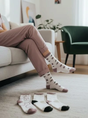 Sinsay - Zestaw długich skarpetek 4 pack - wielobarwny