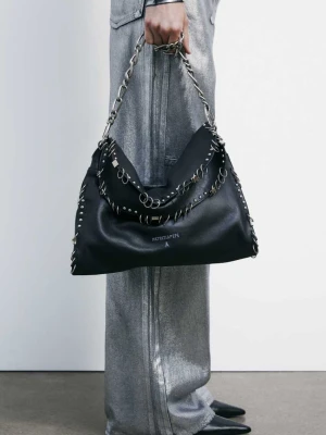 Skórzana torba na ramię z ćwiekami i aplikacjami PATRIZIA PEPE