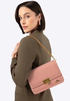 Skórzana torebka crossbody z łańcuszkiem różowa Wittchen