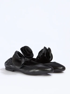 SKÓRZANE BALERINY CONSUELO Z KWIATEM LIVIANA CONTI