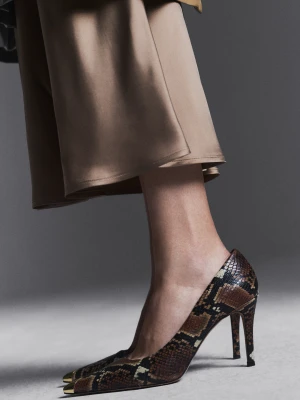 Skórzane czółenka z motywem zwierzęcej skóry TARANKO