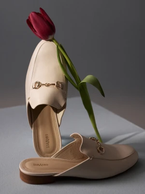 Skórzane mule z ozdobnymi sprzączkami TARANKO