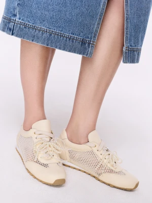 Skórzane kremowe sneakersy z ozdobnymi przywieszkami TARANKO