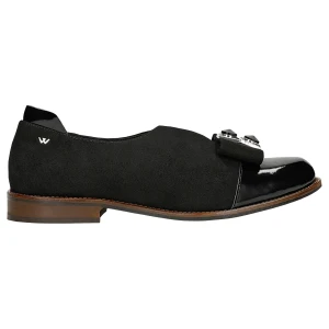 Czarne wsuwane półbuty damskie z ozdobnym wycieciem i kokarda 46302-71 Wojas