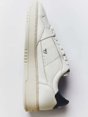 Skórzane sneakersy SKIN ’93 Patrizia Pepe biały