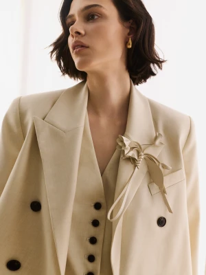 Skórzany kremowy brelok z motywem kwiatów TARANKO