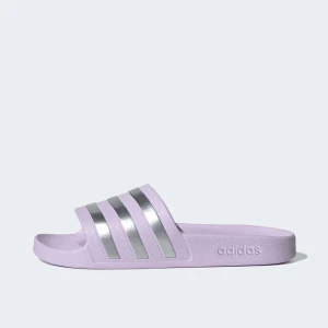 Zdjęcie produktu Slides Adilette Aqua, markiadidas Originals, adidas Adilette, w kolorze fioletowy, rozmiar: