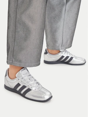 Sneakersy adidas Barreda Lo HQ7384 Srebrny