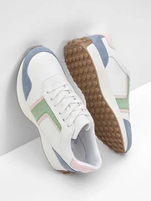 Sneakersy z profilowaną podeszwą bonprix