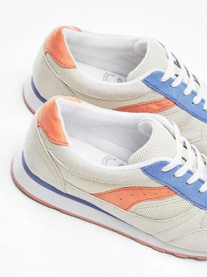 Sneakersy ze wstawką z siateczki bonprix