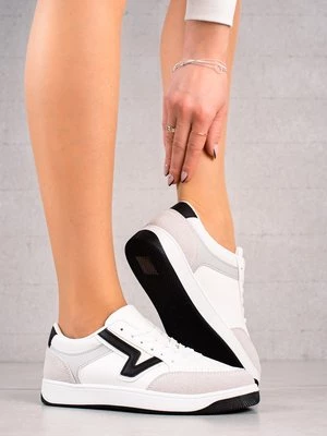 Sneakersy damskie białe z czarnymi wstawkami Shelvt