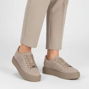 Sneakersy damskie Filippo, cholewka skóra naturalna zamszowa z perforacją sznurowanie klasyczne miękko wykończony kołnierz przy kostce, beżowe, DP750