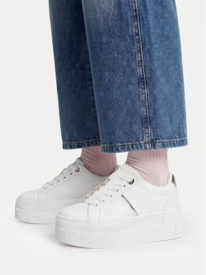 Sneakersy Guess CEO-VGG10AW2026 Biały