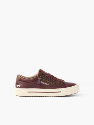 Sneakersy marki Mustang z zamkiem BonPrix czerwony