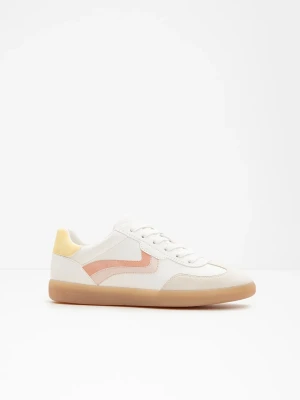 Sneakersy marki Tamris o wyglądzie retro BonPrix beżowy
