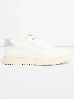 Sneakersy marki Tom Tailor BonPrix biały