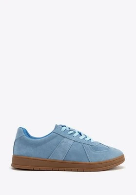 Sneakersy męskie ze skóry zamszowej niebieskie Wittchen