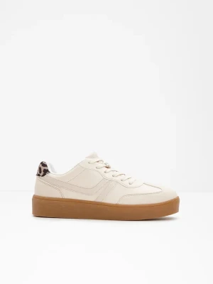 Sneakersy na platformie w stylu retro BonPrix biały