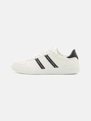 Sneakersy niskie Armani Exchange biały