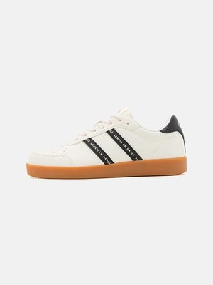 Sneakersy niskie Armani Exchange mleczny