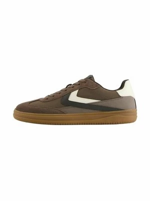Sneakersy niskie Bershka brązowy