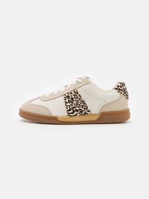 Sneakersy niskie Clarks