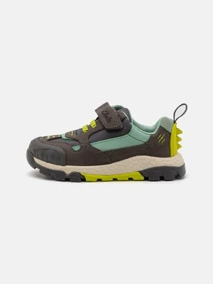 Sneakersy niskie Clarks
