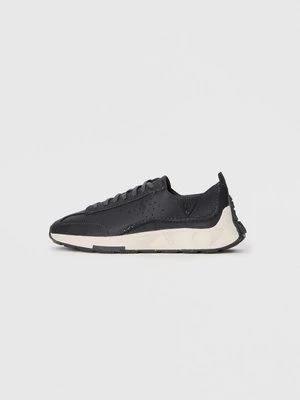 Sneakersy niskie Clarks