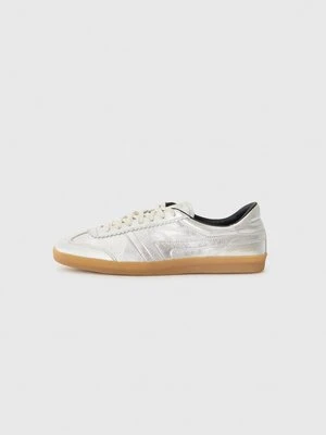 Sneakersy niskie closed