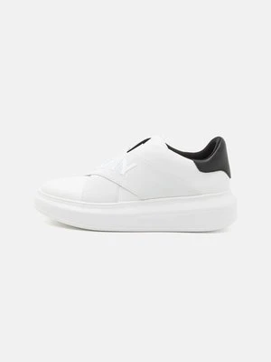 Sneakersy niskie DKNY