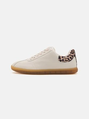 Sneakersy niskie DKNY