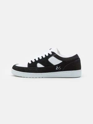 Sneakersy niskie és