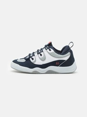 Sneakersy niskie és