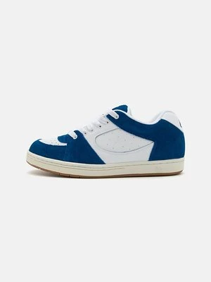 Sneakersy niskie és