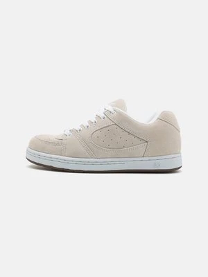 Sneakersy niskie és