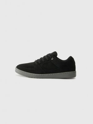 Sneakersy niskie és