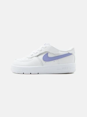 Sneakersy niskie Nike mleczny