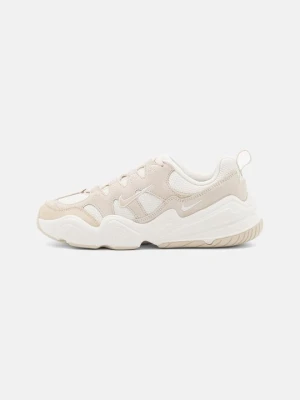 Sneakersy niskie Nike mleczny