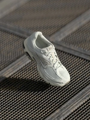 Sneakersy niskie Nike mleczny