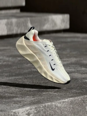 Sneakersy niskie Nike mleczny